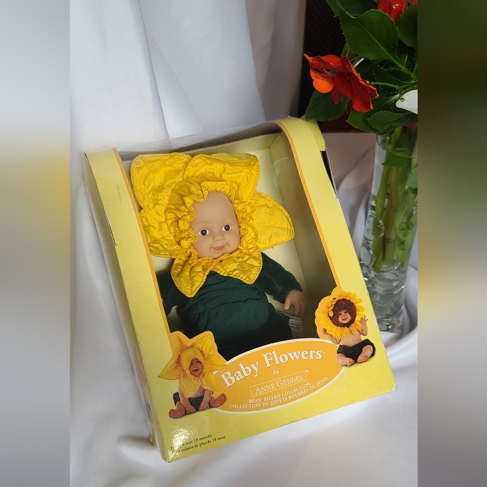 NIB Anne Geddes Daffodil 🌼 Doll 9"